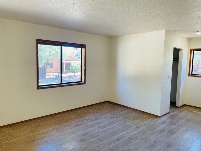 Building Photo - 110 Valley Trail