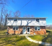 Building Photo - 346 Township Rd