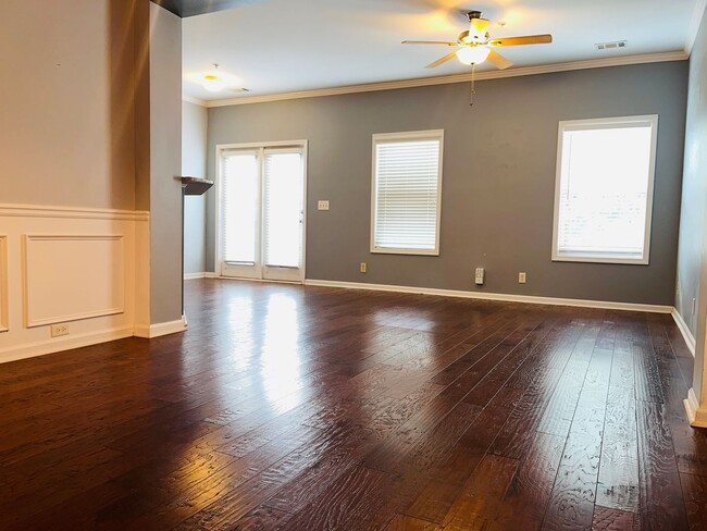 Building Photo - HOA community, swim/tennis, 2 bed, 2bath, ...
