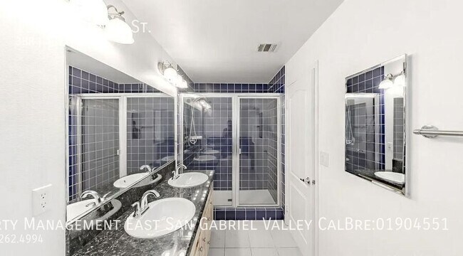 Building Photo - 11622 Oxnard St