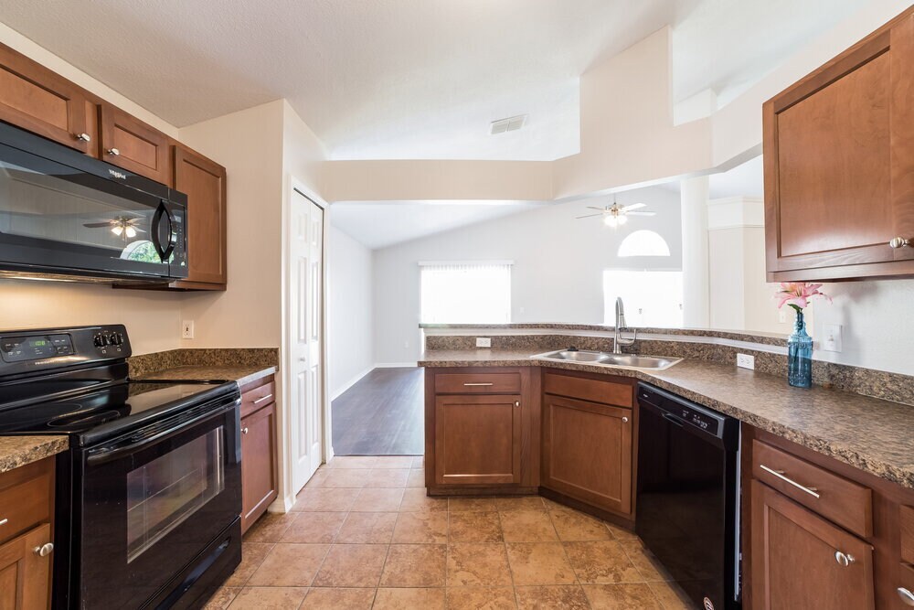 Building Photo - 2372 Queenswood Cir
