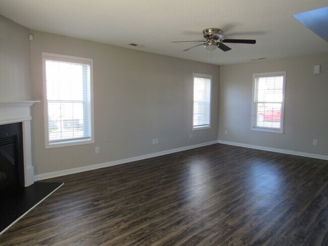 Building Photo - 3 BR 2 BA Jacksonville Commons