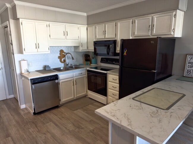 Building Photo - 301 Commerce Way