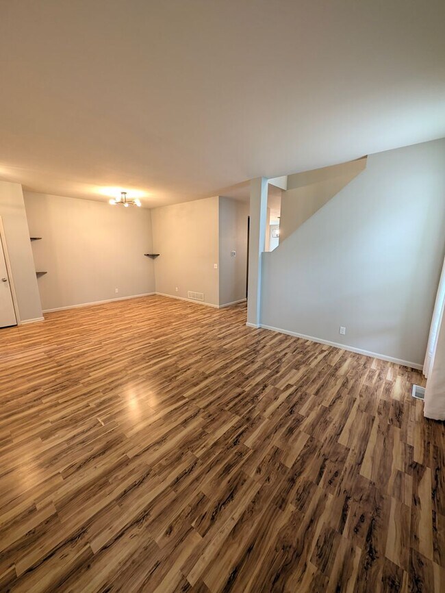 Building Photo - 908 S Mineral Dr