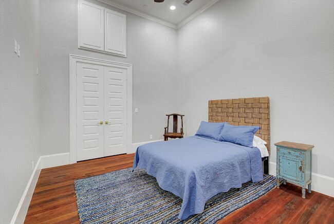 Building Photo - 2206 The Strand