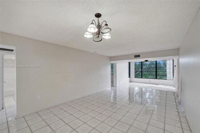 Building Photo - 1502 Whitehall Dr