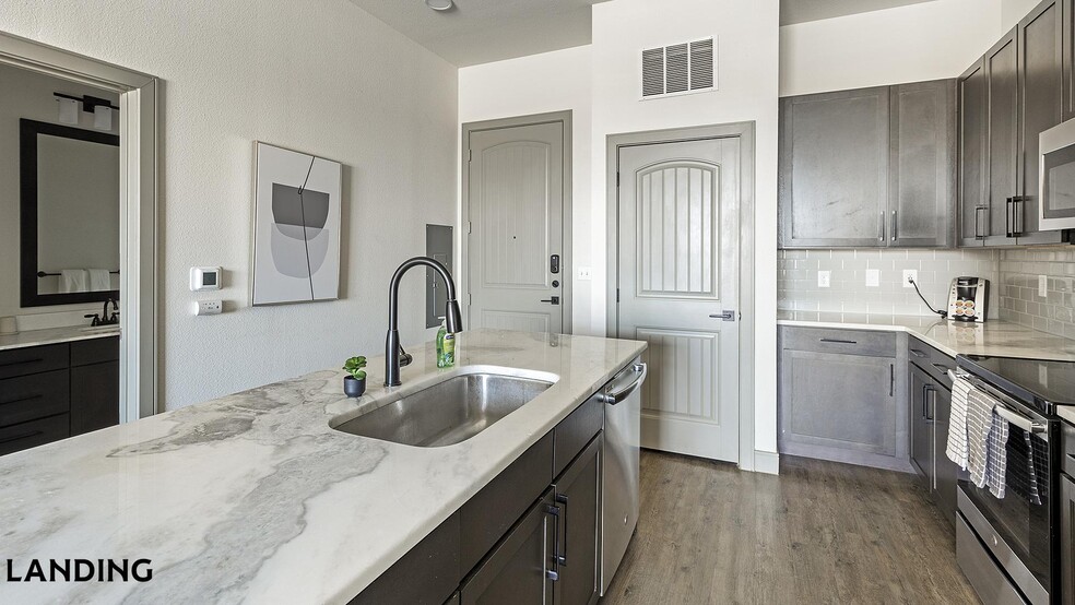 Building Photo - 3235 Heritage Trl