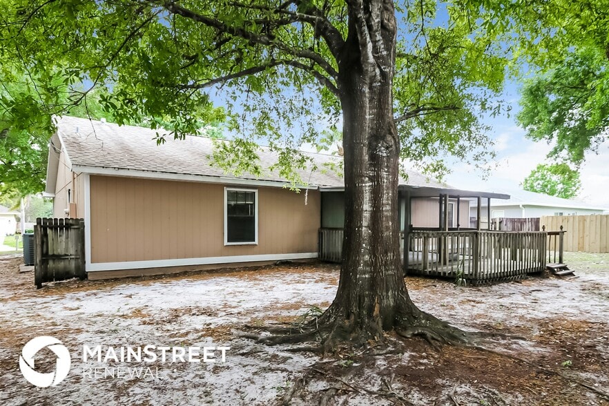 Building Photo - 1301 SW Chase Rd