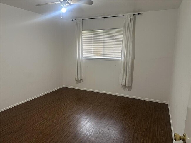 Building Photo - 6635 Bridgegate Dr