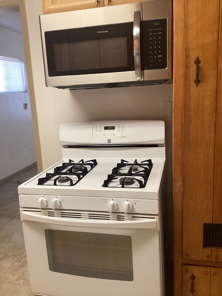 Building Photo - 138 N Vecino Dr