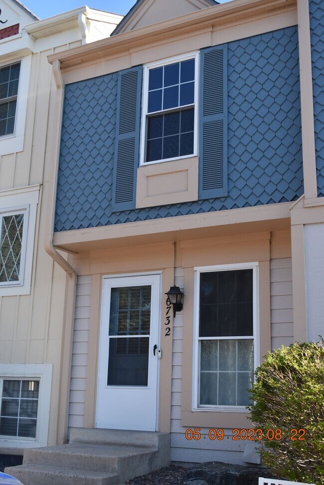 Building Photo - Lovely Updated Littleton Townhome in Wonderful Location