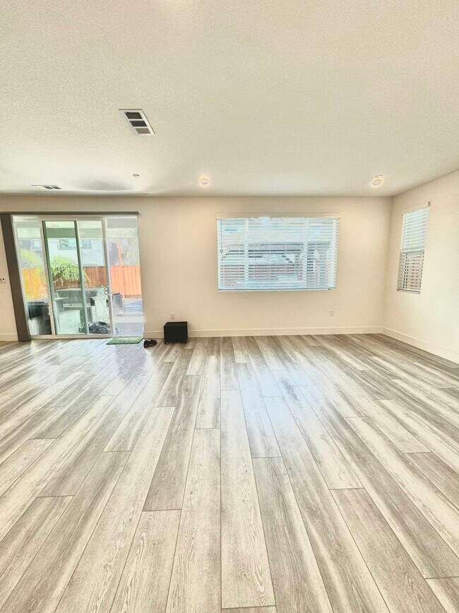 Building Photo - 5445 Guenoc Valley Ln