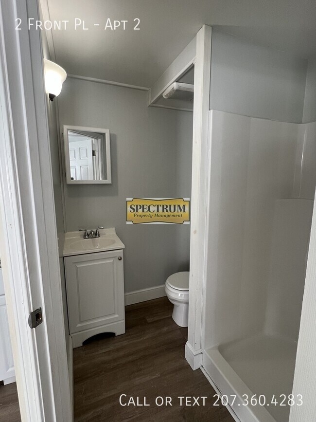 Building Photo - 2 Front Pl