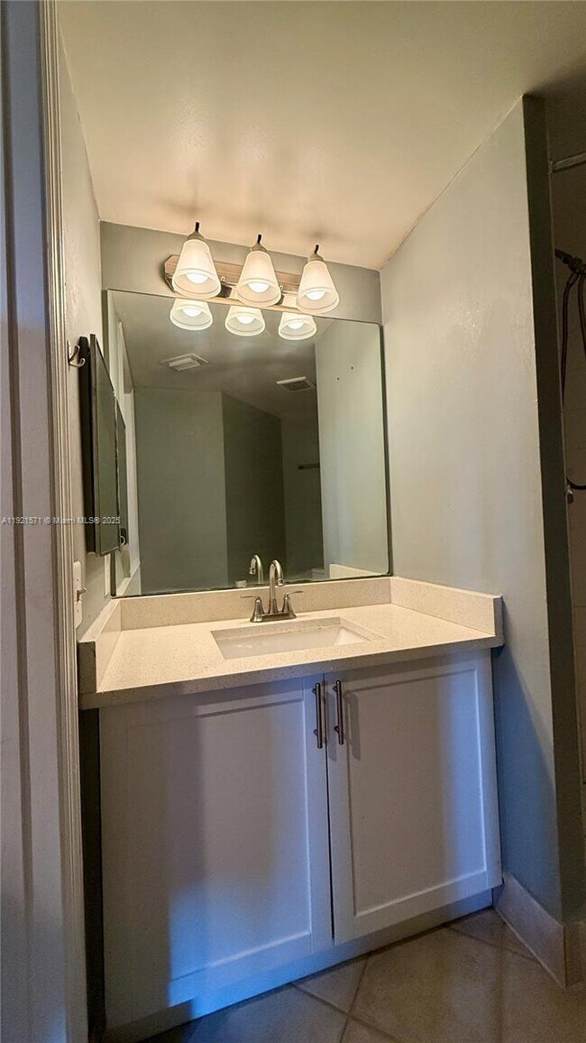 Building Photo - 4177 N Haverhill Rd