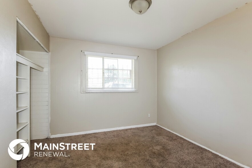 Building Photo - 5353 N 61st Ave