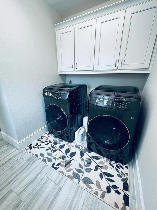 Building Photo - 8608 Costmary Ln