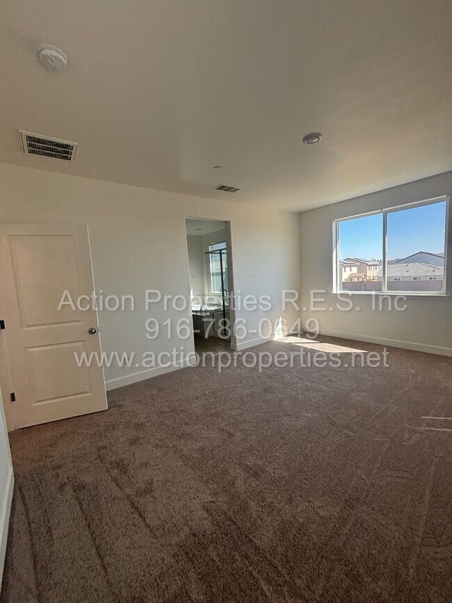 Building Photo - 1611 Lion St