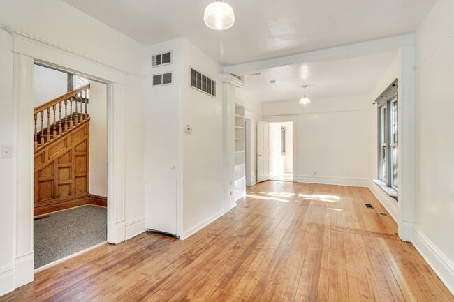 Building Photo - 510 S 14th St
