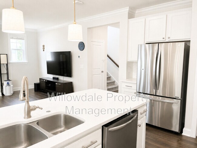 Building Photo - 208 Daisy Grove Ln