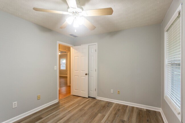 Building Photo - 1135 Burning Bush Dr