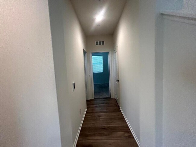 Building Photo - 295 Fuerte Dr
