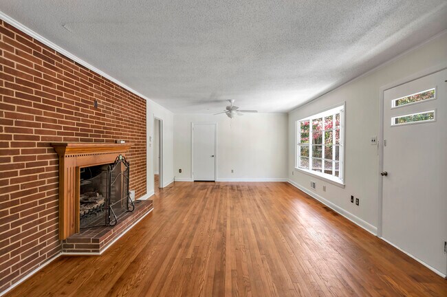 Building Photo - 2320 Dorety Pl