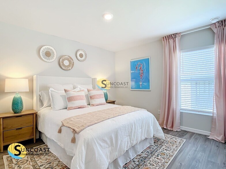 Building Photo - 1017 NE 6th Ave