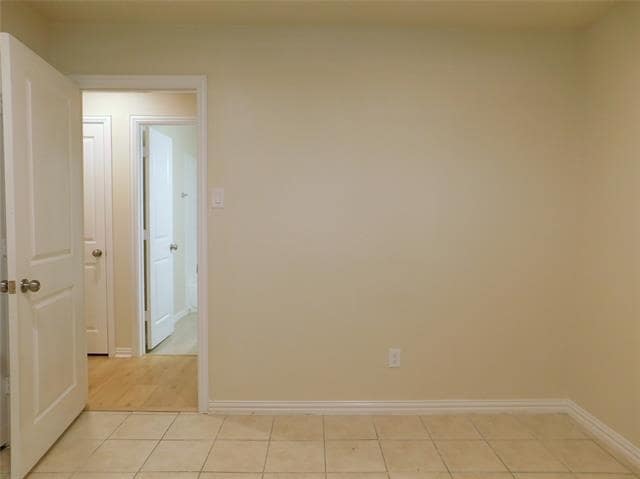 Building Photo - 9258 Burbank Dr