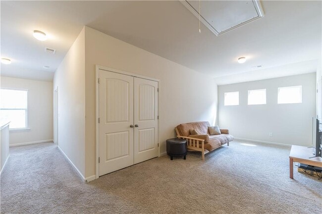 Building Photo - 129 Village Ct