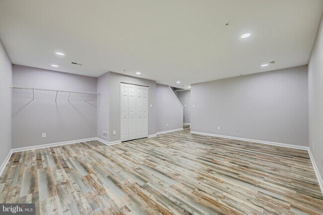 Building Photo - 493 Ashton Ln