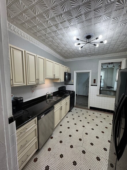 Building Photo - 2422 Brown St