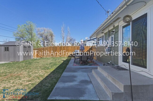 Building Photo - 260 Everett Dr