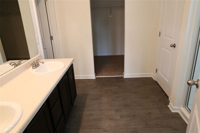Building Photo - 121 Pointe Pl