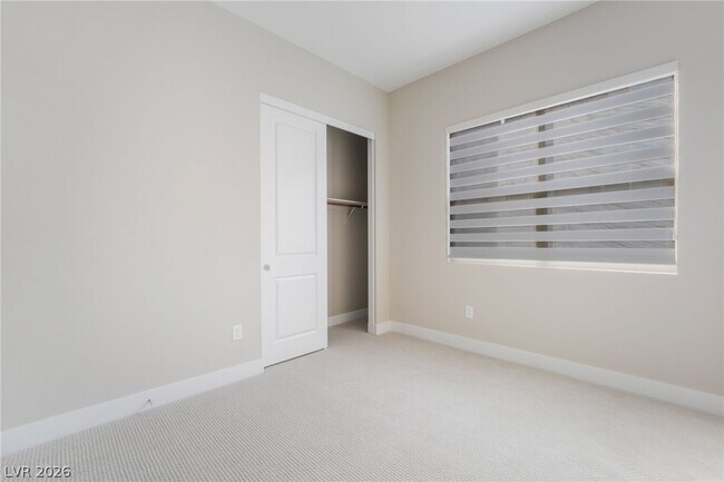 Building Photo - 667 Grey Saker St