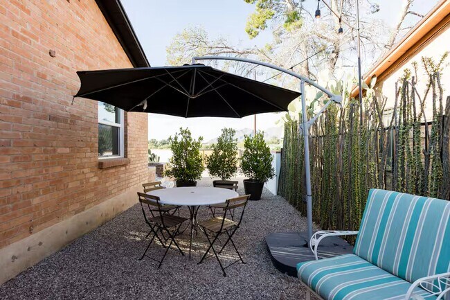 Building Photo - FARM VIEW BUNGALOW across from UofA Campus Farm! Available Today!