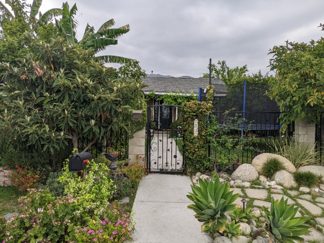 Building Photo - 2537 Maynard Dr