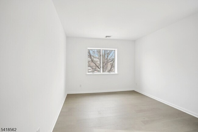 Building Photo - 66 Park Ave