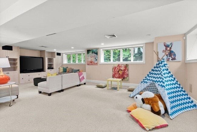 Building Photo - 32 Countryside Rd