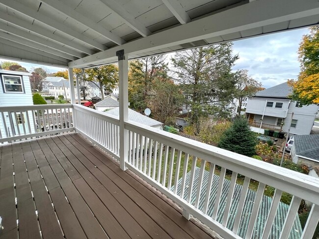 Building Photo - 171 School St