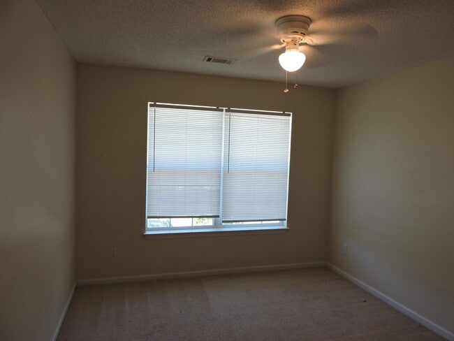 Building Photo - 149 Swaying Pine Ct