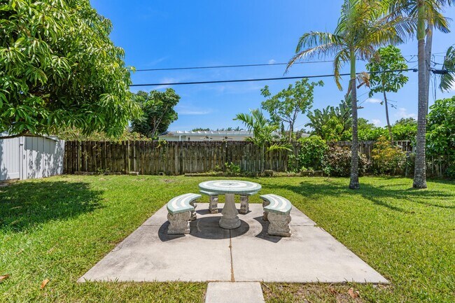 Building Photo - 360 Palmetto St