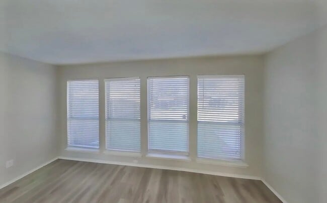 Building Photo - Move-In Ready 4-Bedroom Home with Timeless Appeal