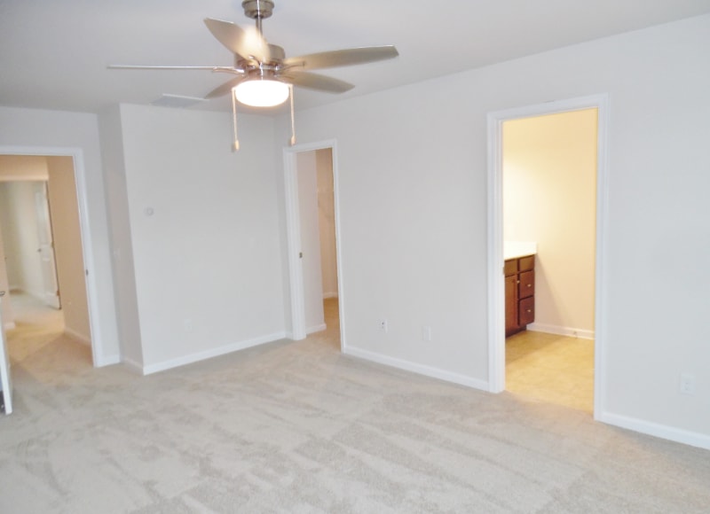 Building Photo - 111 Roundtree Dr