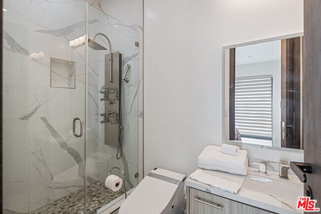 Building Photo - 6181 Temple Hill Dr
