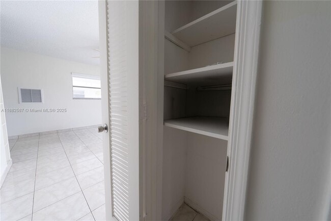 Building Photo - 2702 NW 51st Pl