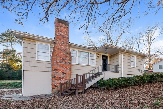 Building Photo - 2568 Forestdale Blvd