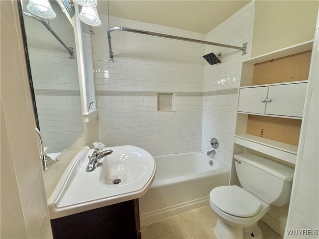 Building Photo - 669 Potomac Ave