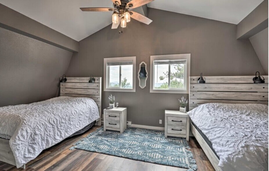 Building Photo - 255 Midnight Ln