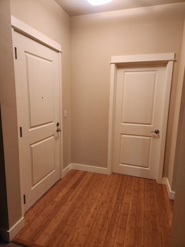 Building Photo - Washington Ave #306