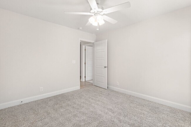 Building Photo - Lovely Home in Clarksville